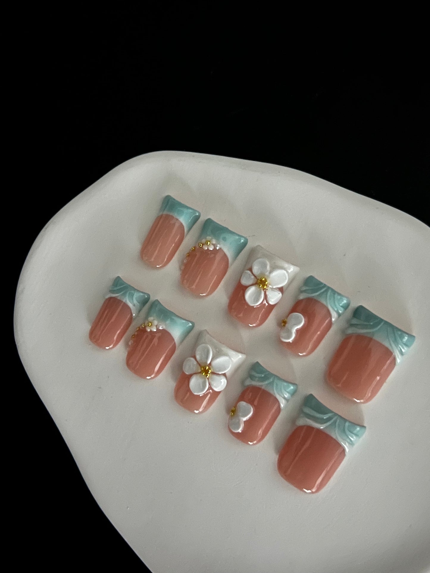 TrendTrap Nail Art Studio: Handcrafted High-End Press-Ons | Multiple Styles to Elevate Your Manicure Game