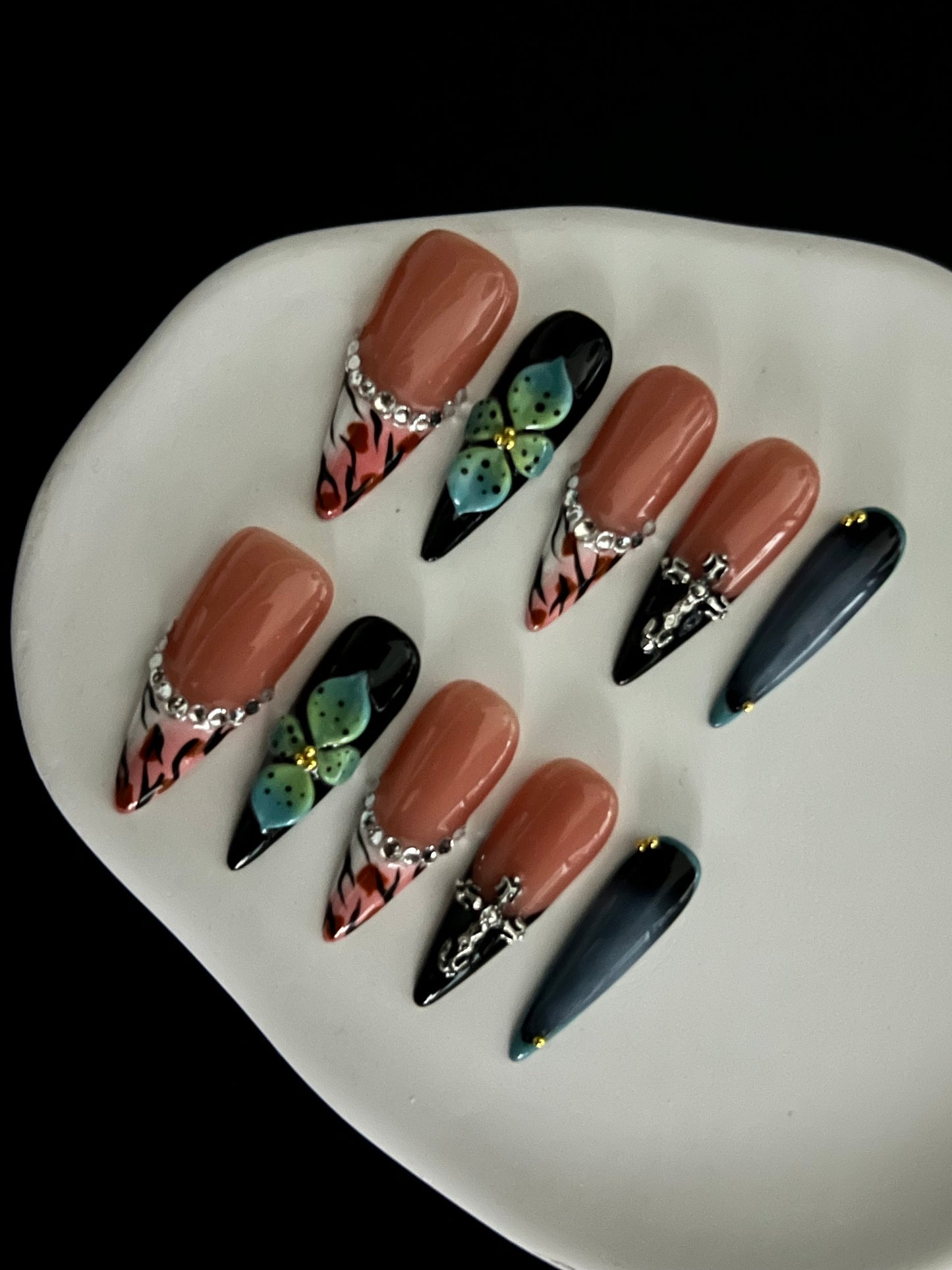 TrendTrap Nail Art Studio: Handcrafted High-End Press-Ons | Multiple Styles to Elevate Your Manicure Game